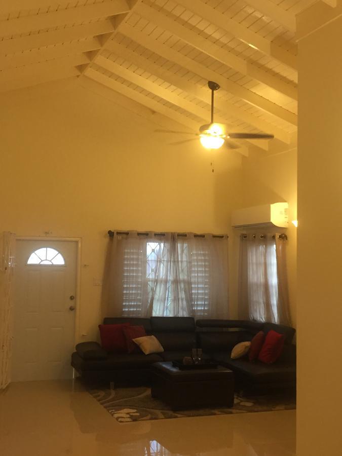 אוצ'ו ריוס N2N Suites - Ochio Rios Vacation Home מראה חיצוני תמונה
